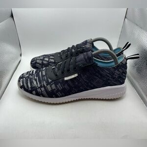 Reebok women’s black sneakers size 9